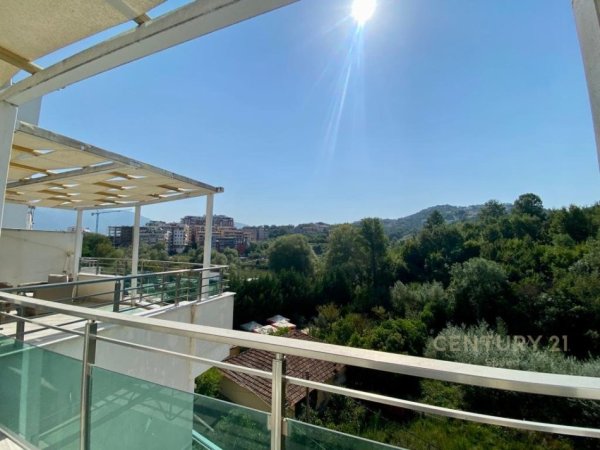 Tirane, jepet me qera apartament 3+1+ garazh Kati 5, 118 m² 1.200 € (Liqeni i Thate)