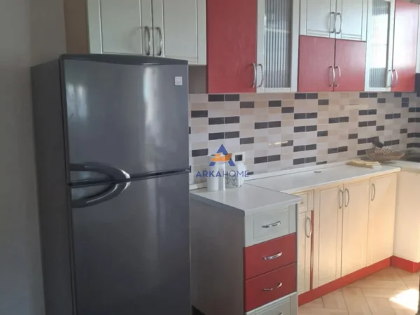 Tirane, jepet me qera apartament 1+1 Kati 5, 72 m² 750 € (RRUGA KAVAJES PERBALL GARDEN BUILDING)