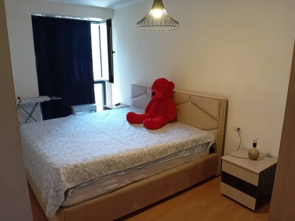 Tirane, jepet me qera apartament 1+1+Ballkon Kati 4, 70 m² 550 € (DRITAN HOXHA)