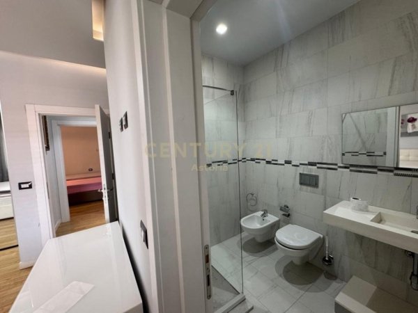Tirane, jepet me qera apartament 2+1+2 me 3 poste parkimi , 115 m² , 1400 Euro(Kopshti Zoologjik)