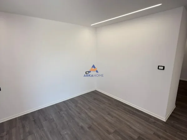 Tirane, shitet apartament duplex 2+1+Ballkon Kati 1, 94 m² 130.000 € (TE GOLDEN PARK)