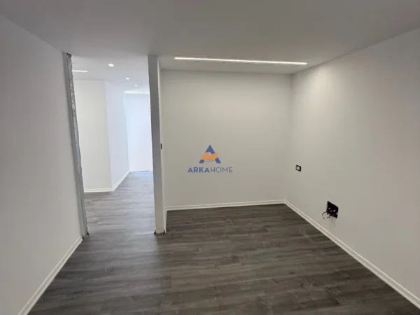 Tirane, shitet apartament duplex 2+1+Ballkon Kati 1, 94 m² 130.000 € (TE GOLDEN PARK)