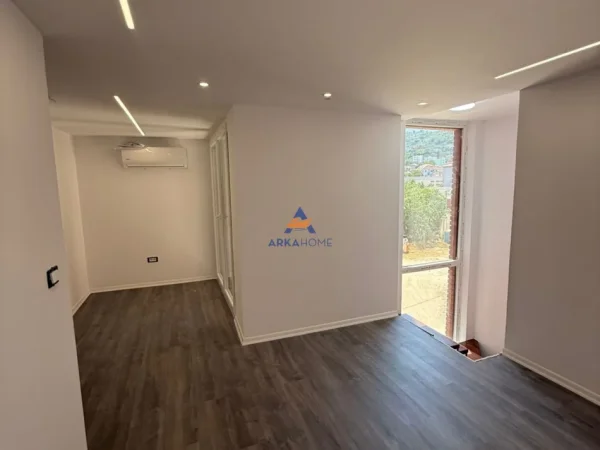 Tirane, shitet apartament duplex 2+1+Ballkon Kati 1, 94 m² 130.000 € (TE GOLDEN PARK)