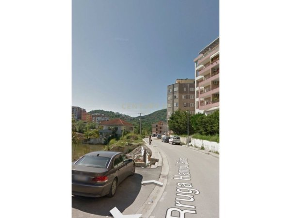 Tirane, jepet me qera ambjent biznesi Kati 0, 100 m² 1.000 € (Liqeni i Thate)
