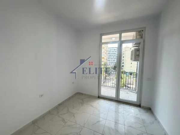 Tirane, jepet me qera zyre Kati 3, 111 m² 1.000 € (Rruga Sali Butka)