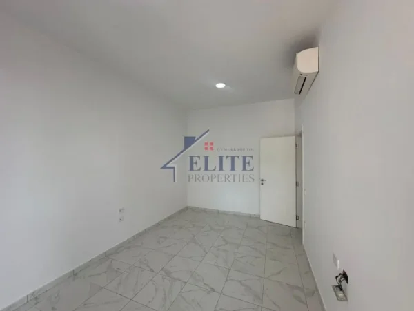 Tirane, jepet me qera zyre Kati 3, 111 m² 1.000 € (Rruga Sali Butka)