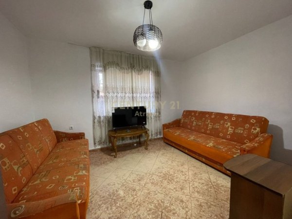 Tirane, jepet me qera apartament 2+1 Kati 1, 80 m² 450 € (Brryli)