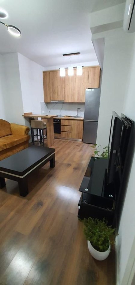 Tirane, jepet me qera apartament 1+1+Ballkon Kati 3, 70 m² 450 € (RRUGA E DIBRES)