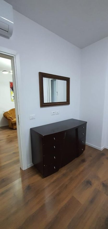 Tirane, jepet me qera apartament 1+1+Ballkon Kati 3, 70 m² 450 € (RRUGA E DIBRES)