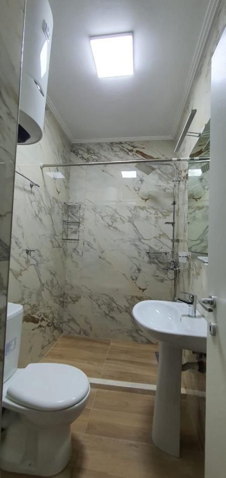 Tirane, jepet me qera apartament 1+1+Ballkon Kati 3, 70 m² 450 € (RRUGA E DIBRES)