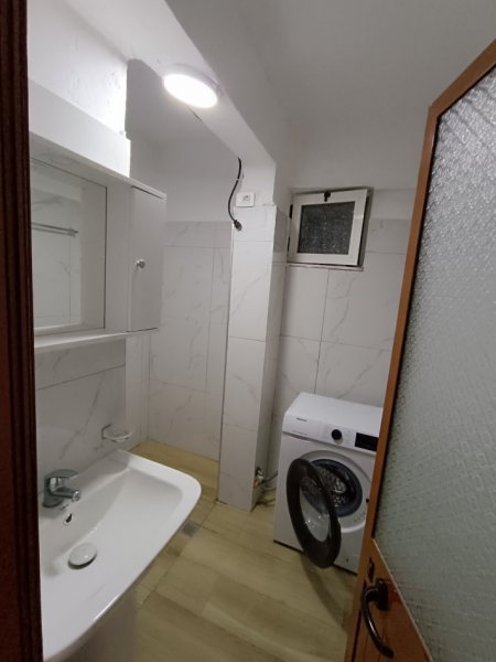 Tirane, jepet me qera apartament 2+1 Kati 4, 70 m² 350 € (Rruga Shyqyri Peza)