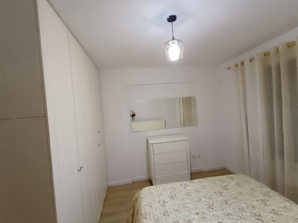 Tirane, jepet me qera apartament 2+1 Kati 4, 70 m² 350 € (Rruga Shyqyri Peza)