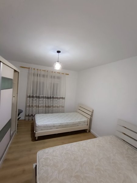 Tirane, jepet me qera apartament 2+1 Kati 4, 70 m² 350 € (Rruga Shyqyri Peza)
