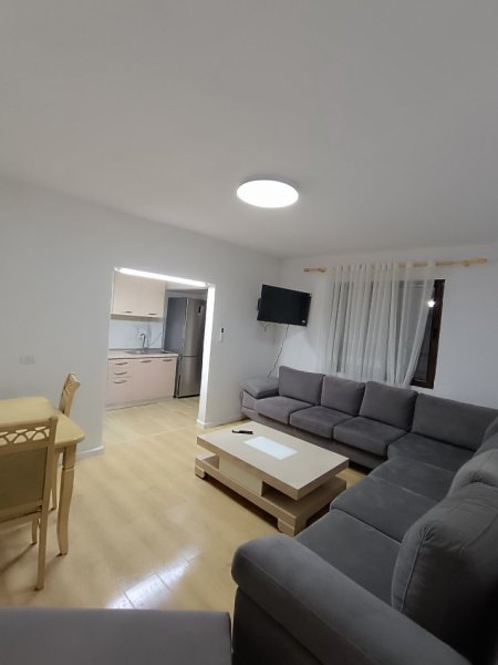 Tirane, jepet me qera apartament 2+1 Kati 4, 70 m² 350 € (Rruga Shyqyri Peza)