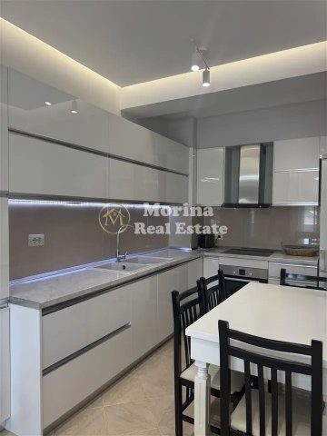 Tirane, jepet me qera apartament 2+1+Ballkon Kati 5, 100 m² 600 € (Shkolla e Bashkuar)