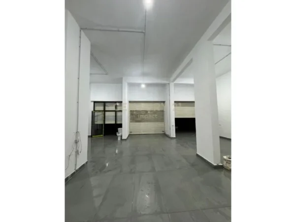 Tirane, jepet me qera ambjent biznesi Kati 0, (ish fusha e aviacionit)