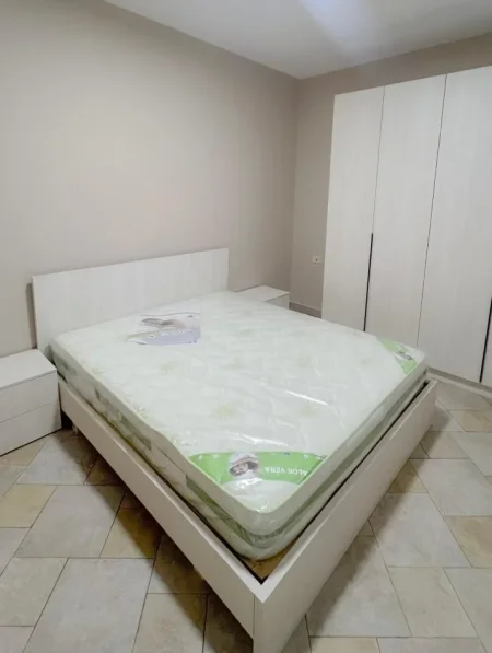 Tirane, jepet me qera apartament 1+1 Kati 15, 61 m² 550 € (Qendër)