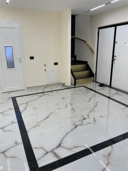 Tirane, jepet me qera zyre Kati 0, 80 m² 1.000 € (RRUGA E LBASANIT)
