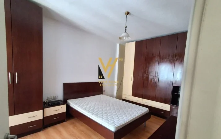 Tirane, jepet me qera apartament 1+1+Ballkon Kati 6, 75 m² 600 € (QENDER)