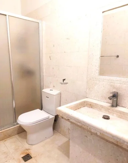 Tirane, jepet me qera apartament 3+1 Kati 1, 130 m² 700 € (PAZARI I RI)