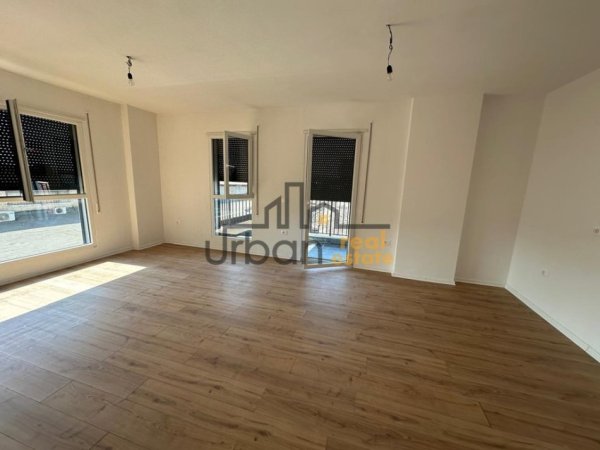 Tirane, jepet me qera zyre Kati 2, 95 m² 650 € (Don Bosko)