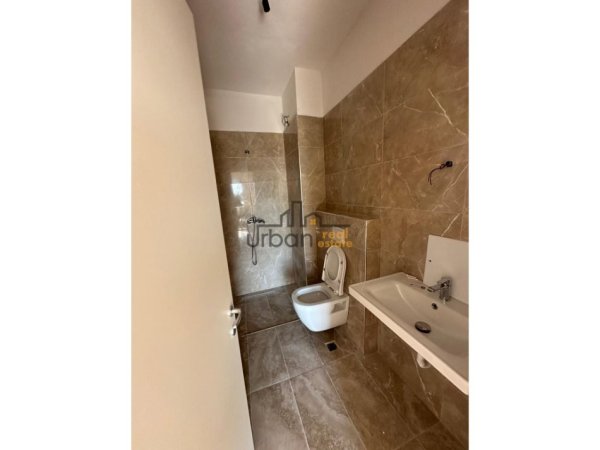 Tirane, jepet me qera zyre Kati 2, 95 m² 650 € (Don Bosko)