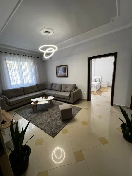 Tirane, jepet me qera apartament 1+1 Kati 2, 70 m² 600 € (shkolla e baletit)