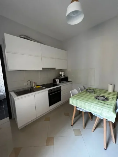 Tirane, jepet me qera apartament 1+1 Kati 2, 70 m² 600 € (shkolla e baletit)