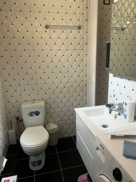 Tirane, jepet me qera apartament 1+1 Kati 2, 70 m² 600 € (shkolla e baletit)