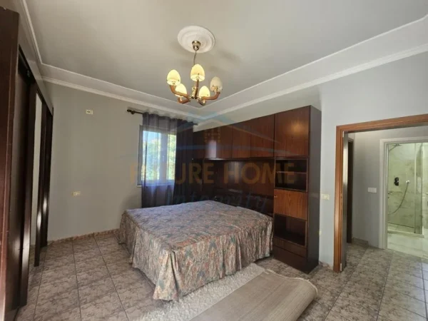 Tirane, jepet me qera apartament 3+1 Kati 2, 130 m² 700 € (Tregu Elektrik Rruga Todi Shkurti)