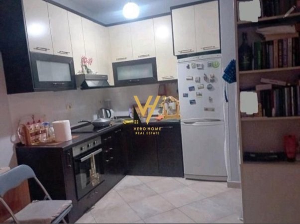 Tirane, jepet me qera apartament 1+1+Ballkon Kati 6, 60 m² 400 € (YZBERISHT)