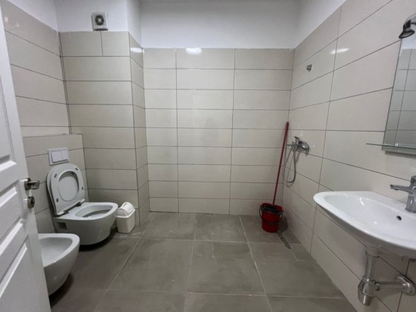 Tirane, jap me qera apartament 2+1+Ballkon , 140 m² 