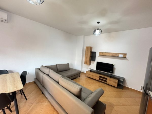 Tirane, jepet me qera apartament 2+1+Ballkon Kati 2, 84 m² 670 € (Rruga Peti)