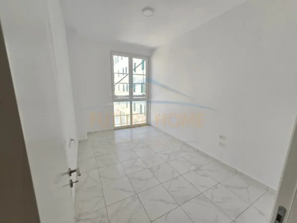 Tirane, jepet me qera apartament 2+1 Kati 3, 99 m² 1.000 € (Rruga e Kavajes)