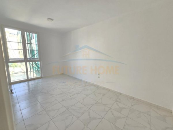 Tirane, jepet me qera apartament 2+1 Kati 3, 99 m² 1.000 € (Rruga e Kavajes)