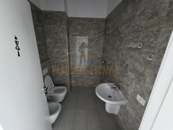 Tirane, jepet me qera apartament 2+1 Kati 3, 99 m² 1.000 € (Rruga e Kavajes)