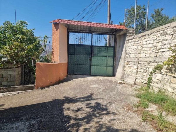 Berat, shes shtepi 1 Katshe , 750 m² 95.000 € (Qender)