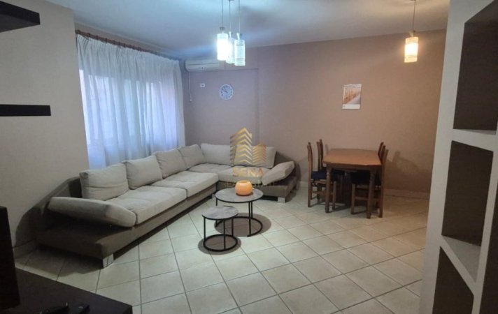 Tirane, jepet me qera apartament 2+1+Ballkon Kati 5, 95 m² 750 € (Rruga Shefqet Musaraj)