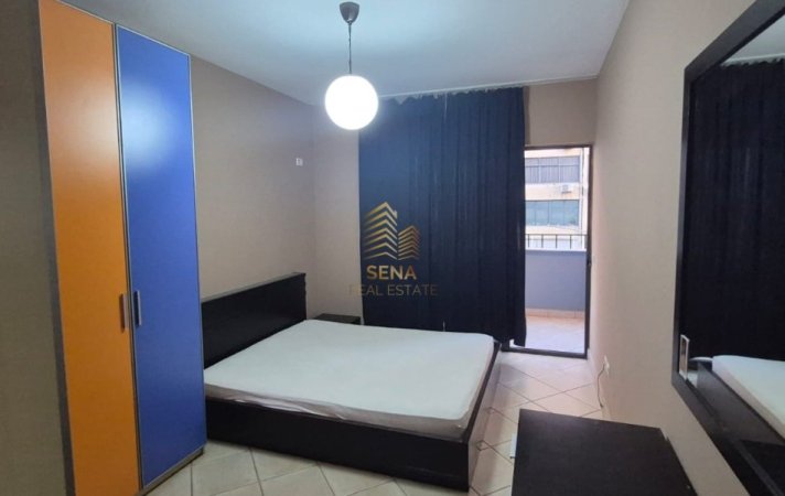 Tirane, jepet me qera apartament 2+1+Ballkon Kati 5, 95 m² 750 € (Rruga Shefqet Musaraj)