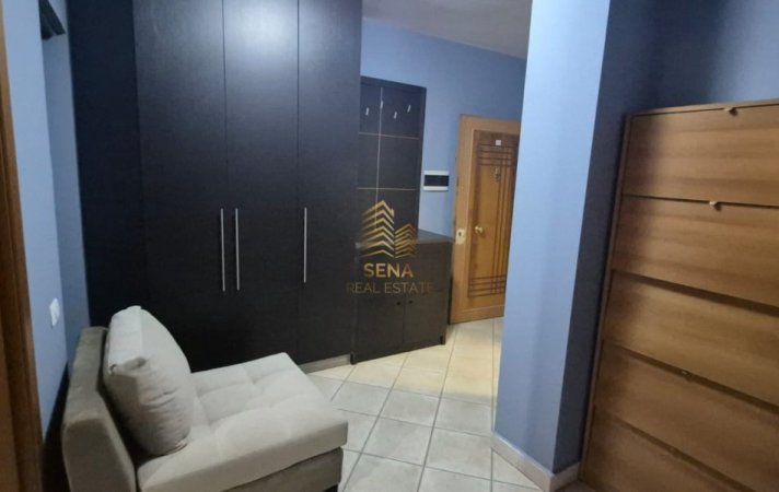 Tirane, jepet me qera apartament 2+1+Ballkon Kati 5, 95 m² 750 € (Rruga Shefqet Musaraj)