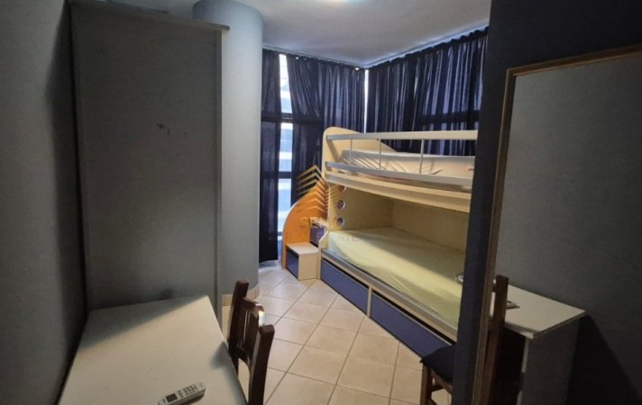 Tirane, jepet me qera apartament 2+1+Ballkon Kati 5, 95 m² 750 € (Rruga Shefqet Musaraj)