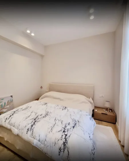 Tirane, jepet me qera apartament 1+1 , 50 m² 500 € (Kopshi Botanik)