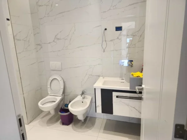 Tirane, jepet me qera zyre Kati 6, 92 m² 500 € (filip jano)