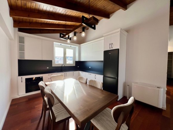 Tirane, jepet me qera apartament 2+1+Ballkon Kati 4, 100 m² 800 € (Universiteti Marin Barleti - Selite)