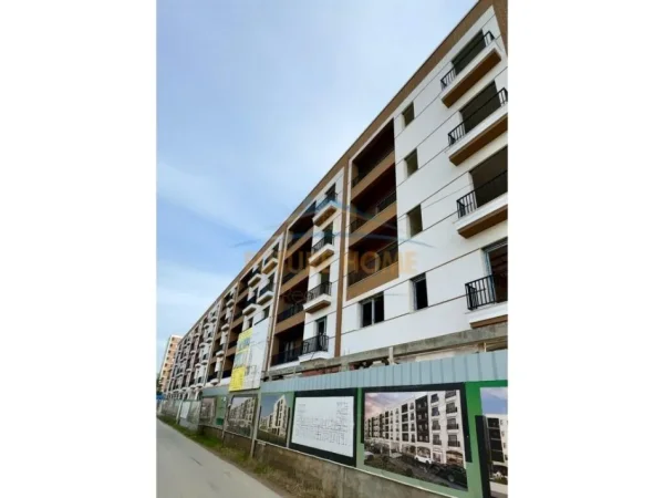 Tirane, shitet apartament 1+1+Ballkon Kati 1, 70 m² 57.719 € (Kamez)