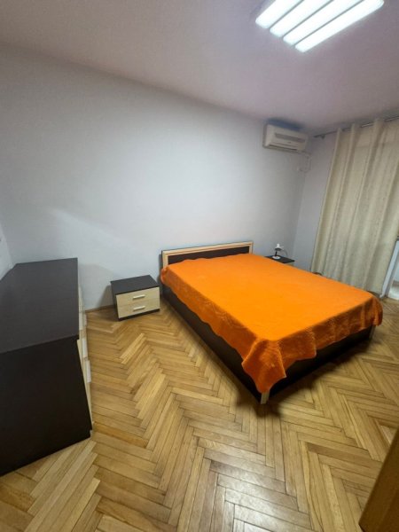Tirane, jepet me qera apartament 1+1+Ballkon Kati 4, 55 m² 500 € (BLLOKU)