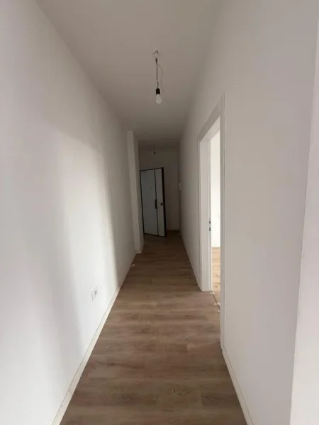 Tirane, jepet me qera zyre Kati 3, 60 m² 500 € (siri kodra)
