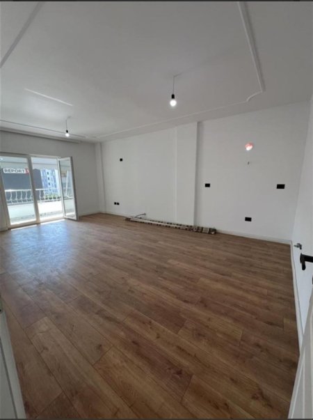 Tirane, shitet apartament 2+1+Ballkon Kati 3, 102 m² 167.001 € 