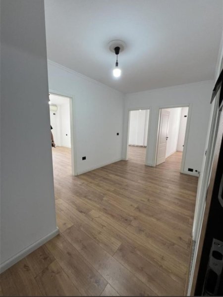 Tirane, shitet apartament 2+1+Ballkon Kati 3, 102 m² 167.001 € 