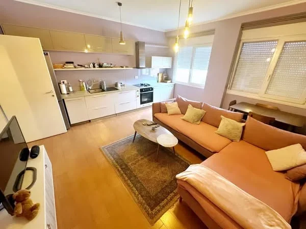 Tirane, shitet apartament 2+1 , 112 m² (Liqeni)